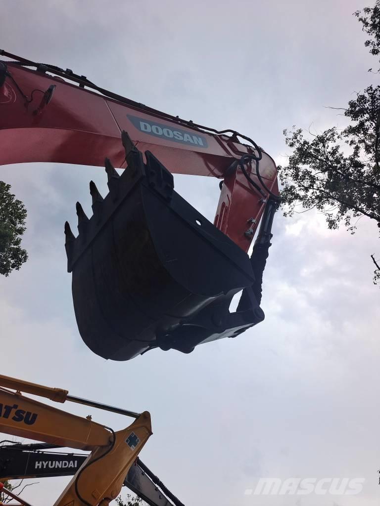 Doosan DX 225 LCA Bageri guseničari