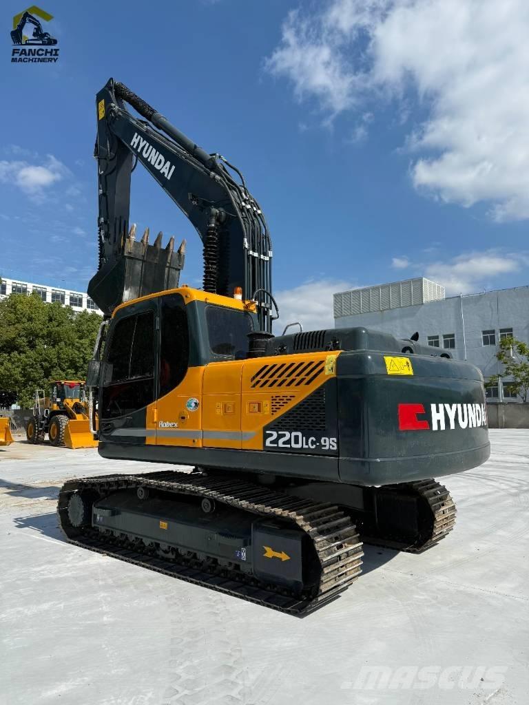 Hyundai 220 Midi bageri 7t – 12t