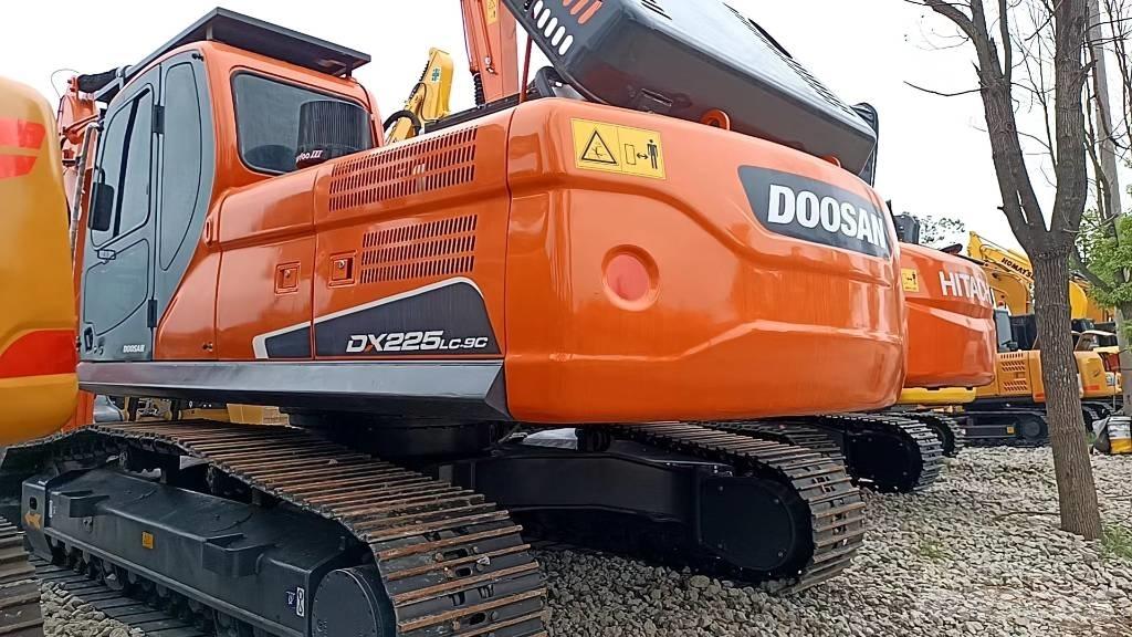Doosan DX 225 LC Bageri guseničari