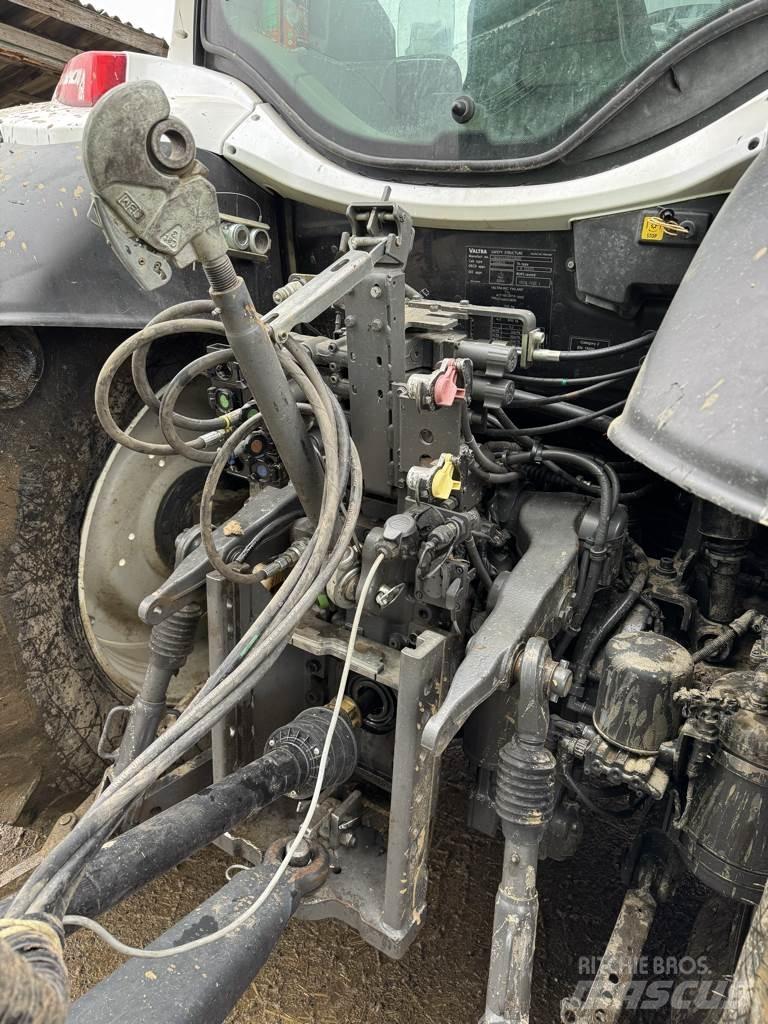 Valtra N174 Traktori