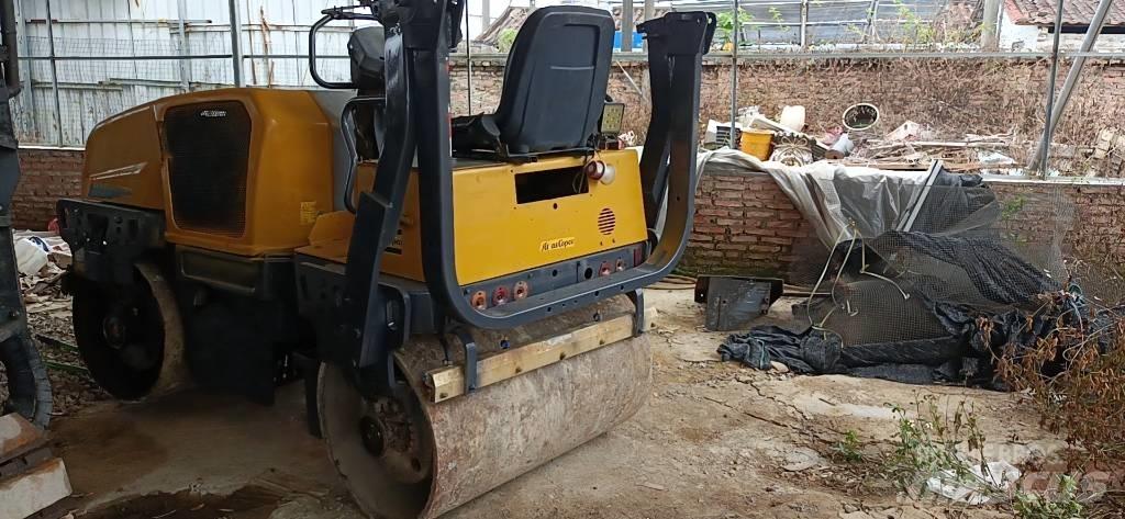  戴勒派克  DYNAPAC1250 Valjci sa duplim bubnjem
