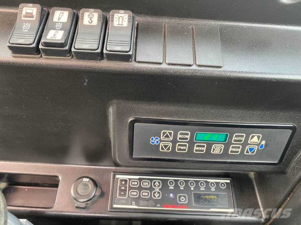 Takeuchi TB 2150 R Bageri guseničari