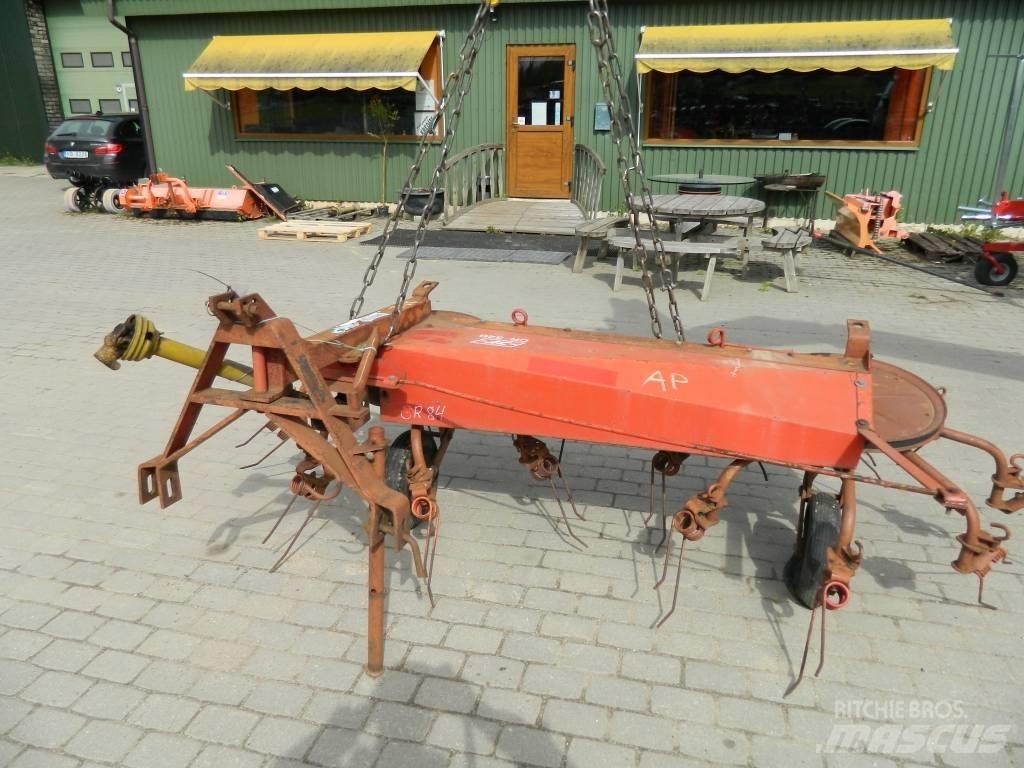 JF CR 320 Okretači i sakupljači sena
