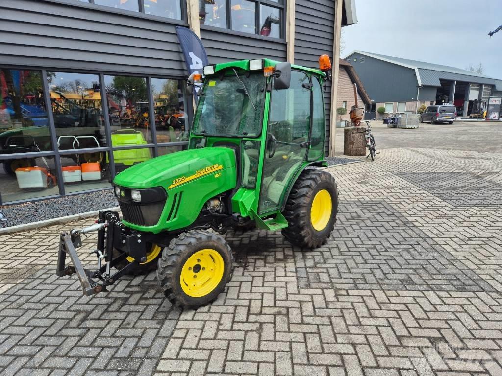 John Deere 2520 Manji traktori