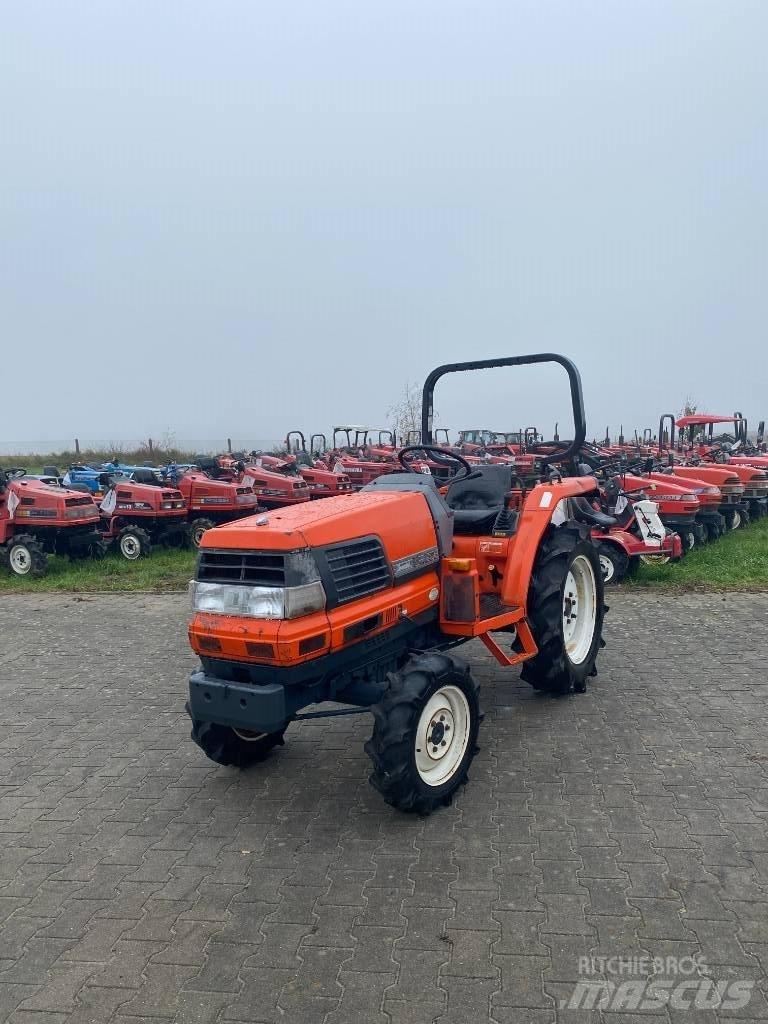 Kubota GL 220 Manji traktori