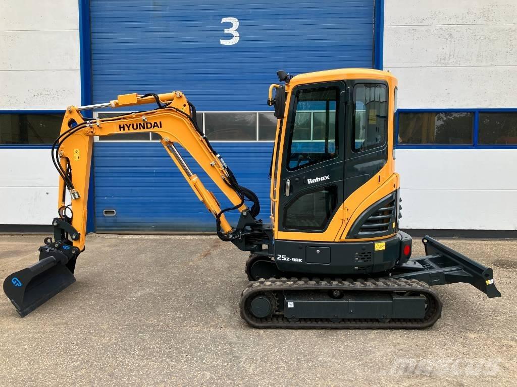 Hyundai R25Z-9AK Mini bageri < 7t