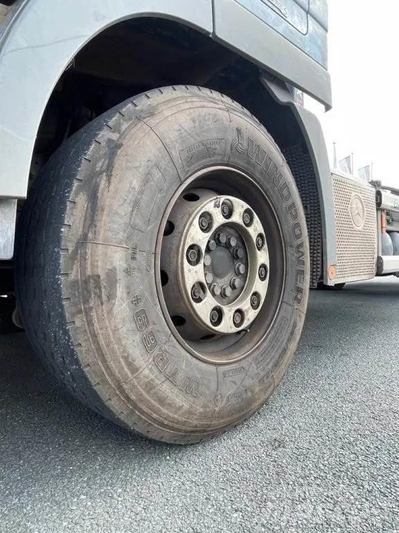 Scania R400 Rol kiper kamioni sa kukom za podizanje tereta