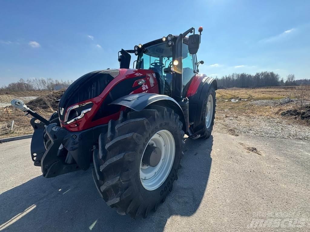 Valtra T255V Traktori