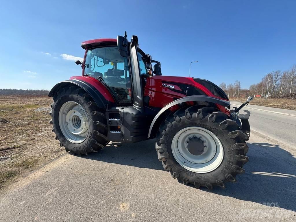Valtra T255V Traktori