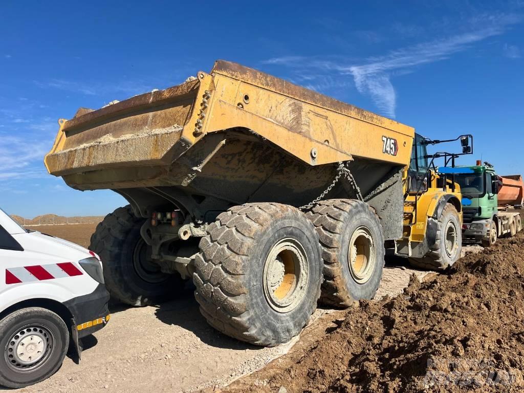 CAT 745 Zglobni damperi