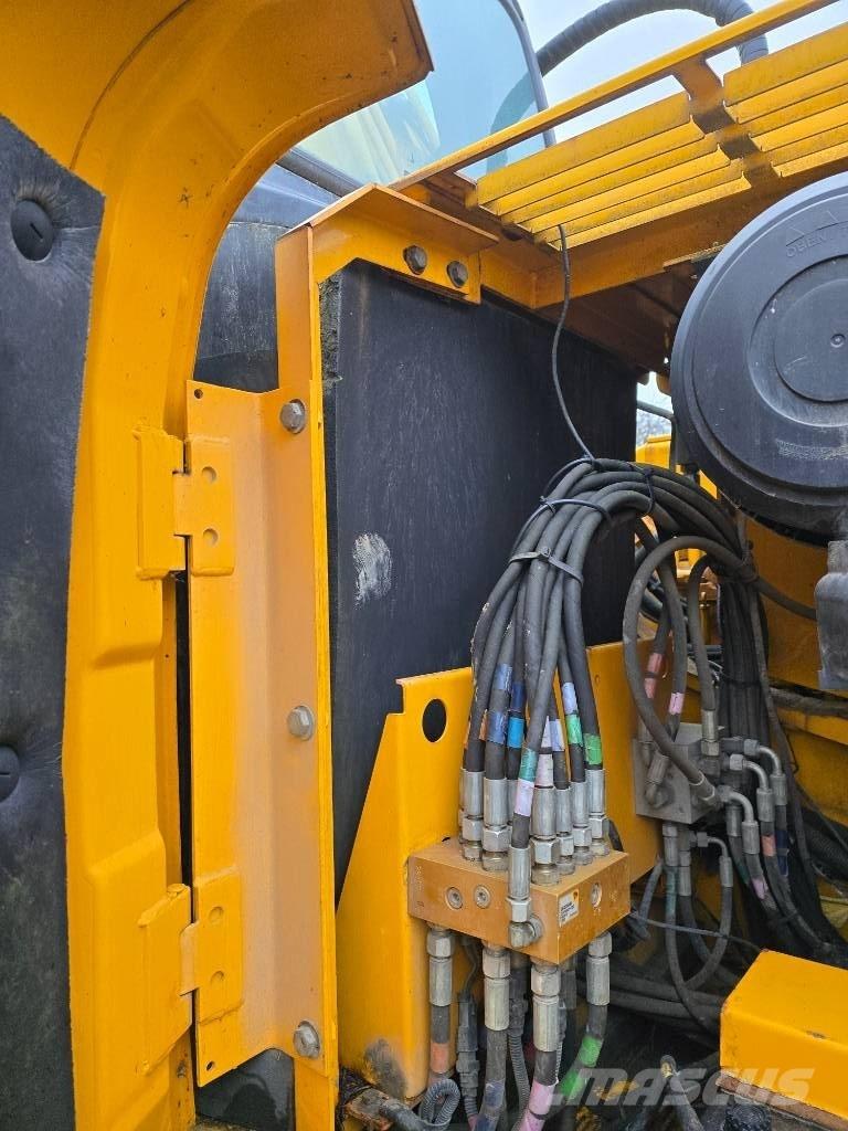JCB JS 210 LC Bageri guseničari