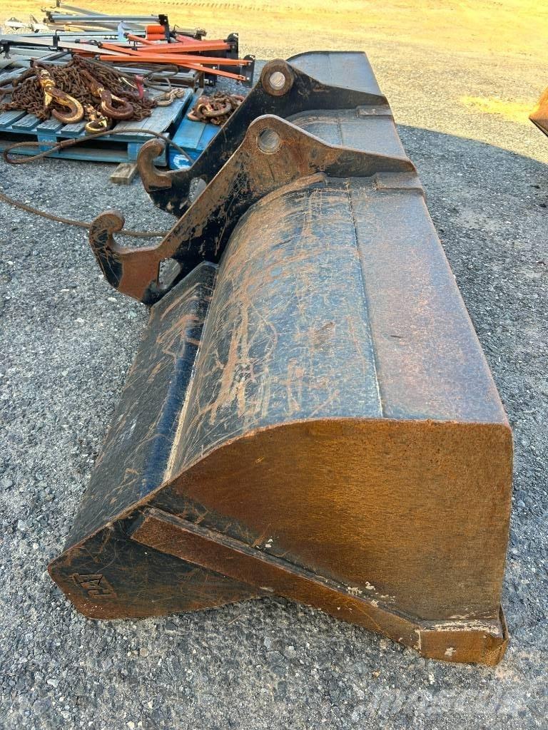 CAT 420F2 IT Rovokopači