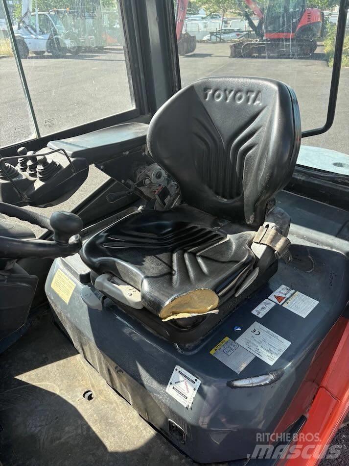 Toyota 8 FDF 25 Dizelski viljuškari