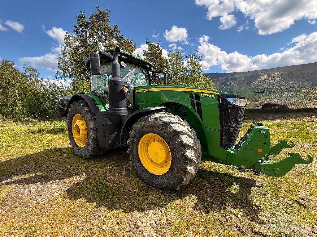 John Deere 8370 R Traktori