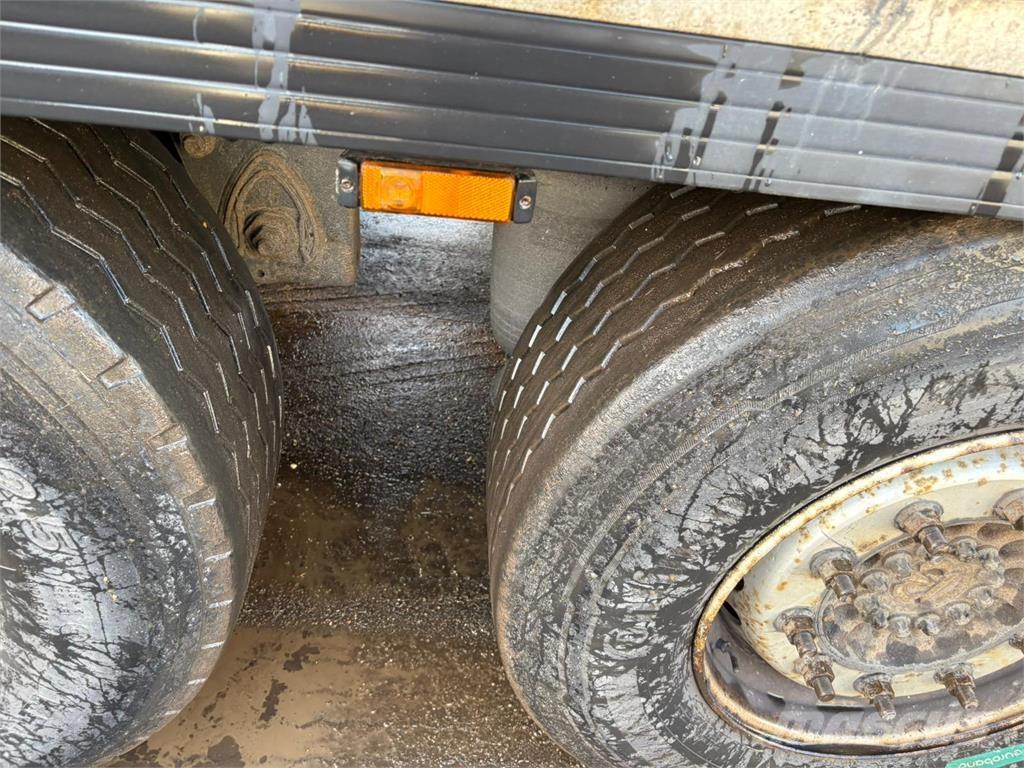 Krone 3aks Poluprikolice sa ciradom