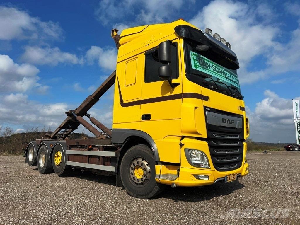 DAF XF 530 8x2-*4 Rol kiper kamioni sa kukom za podizanje tereta