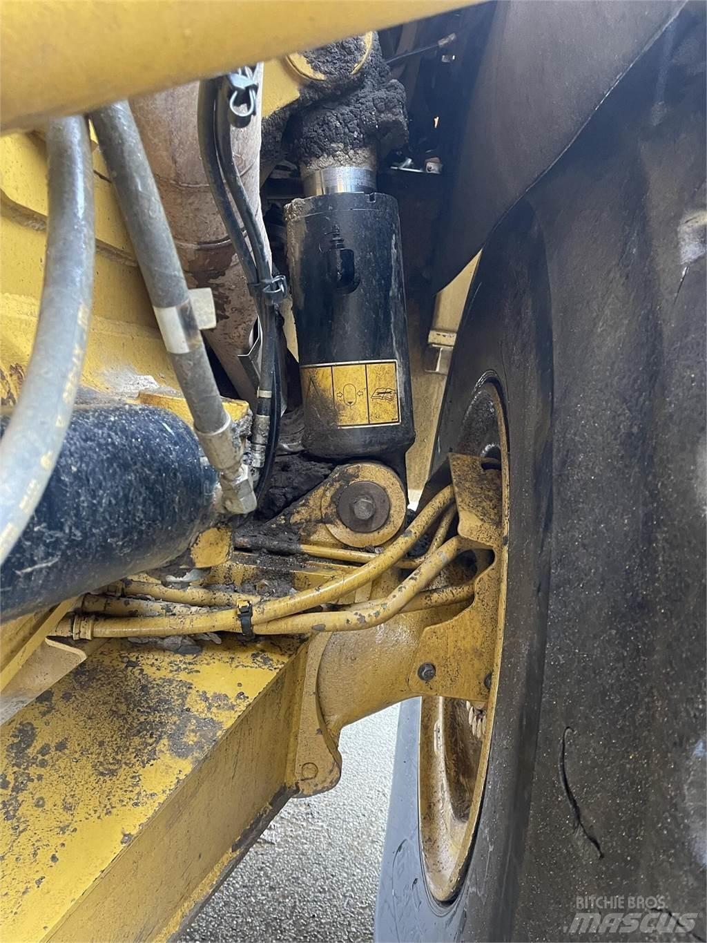 CAT 745C Zglobni damperi