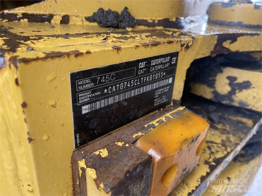 CAT 745C Zglobni damperi