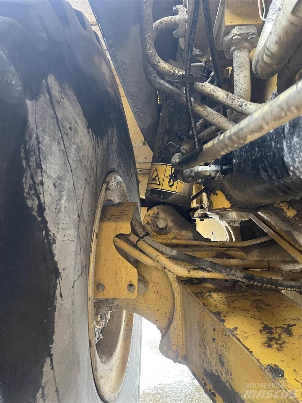 CAT 745C Zglobni damperi