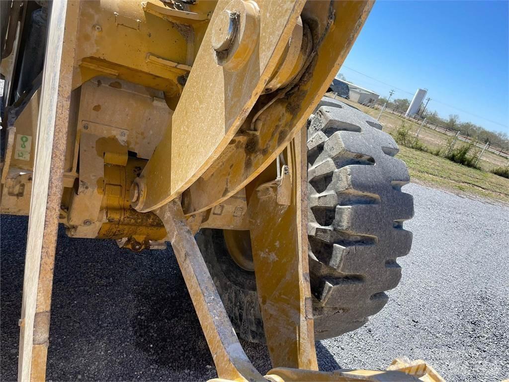 CAT 930M Utovarivači na točkove