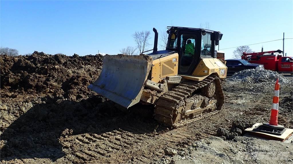 CAT D5 Buldožeri guseničari