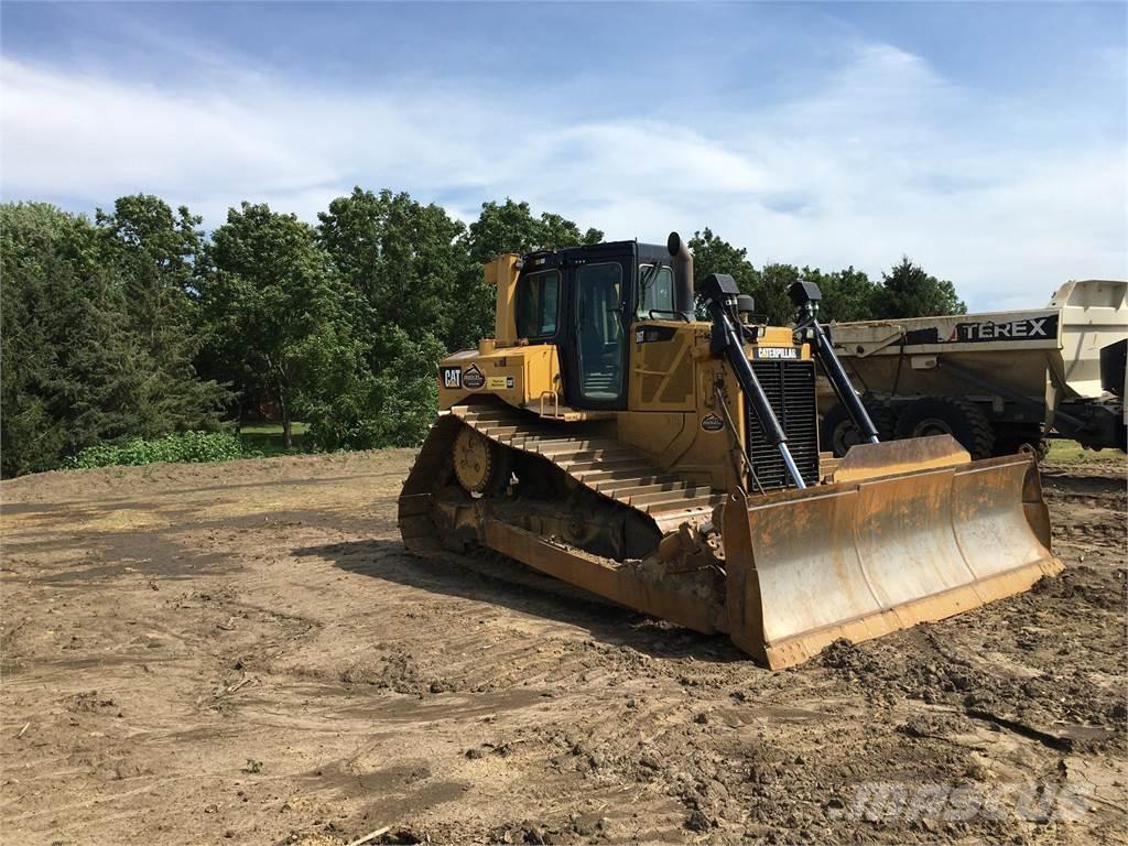 CAT D6T LGP Buldožeri guseničari