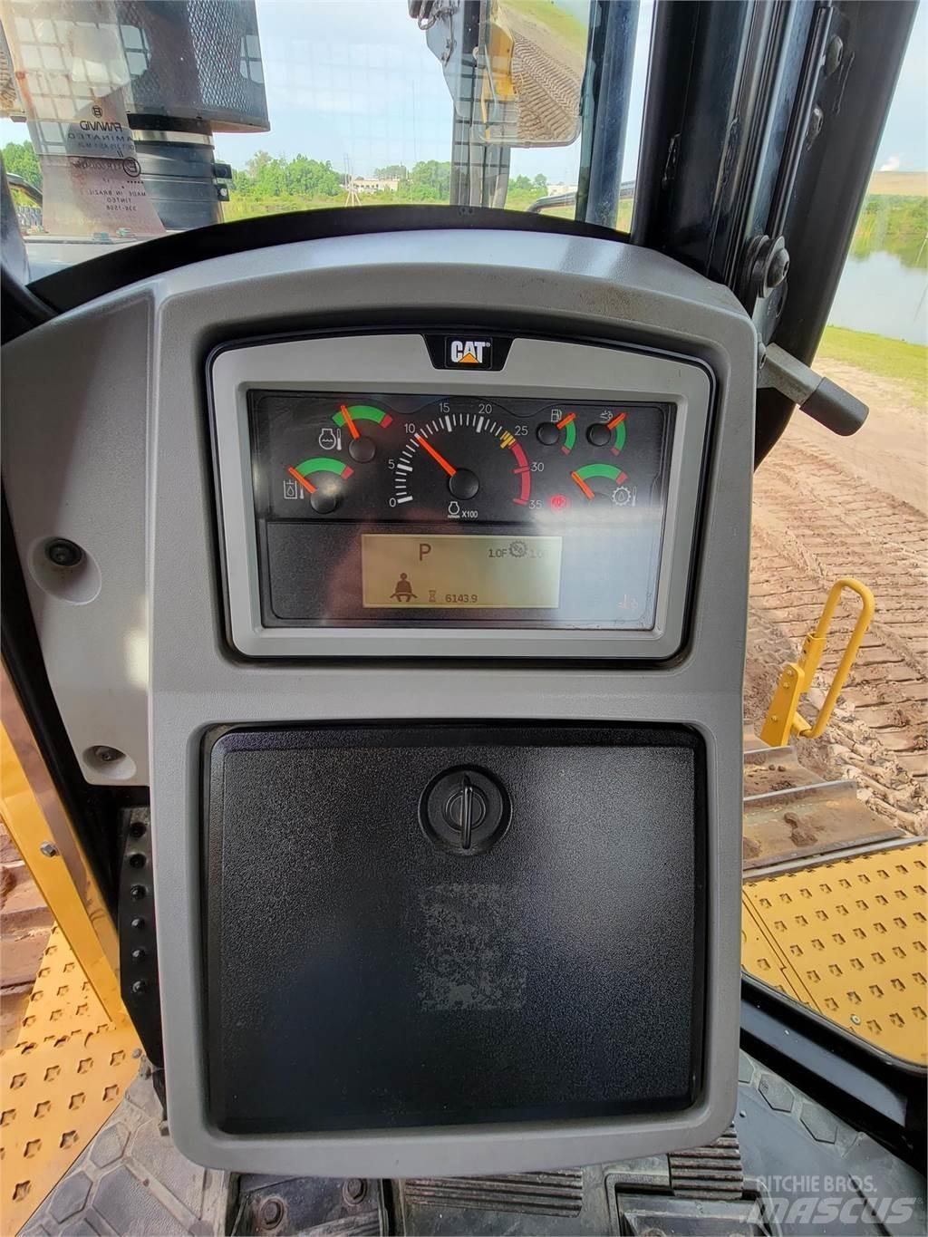 CAT D8T Buldožeri guseničari