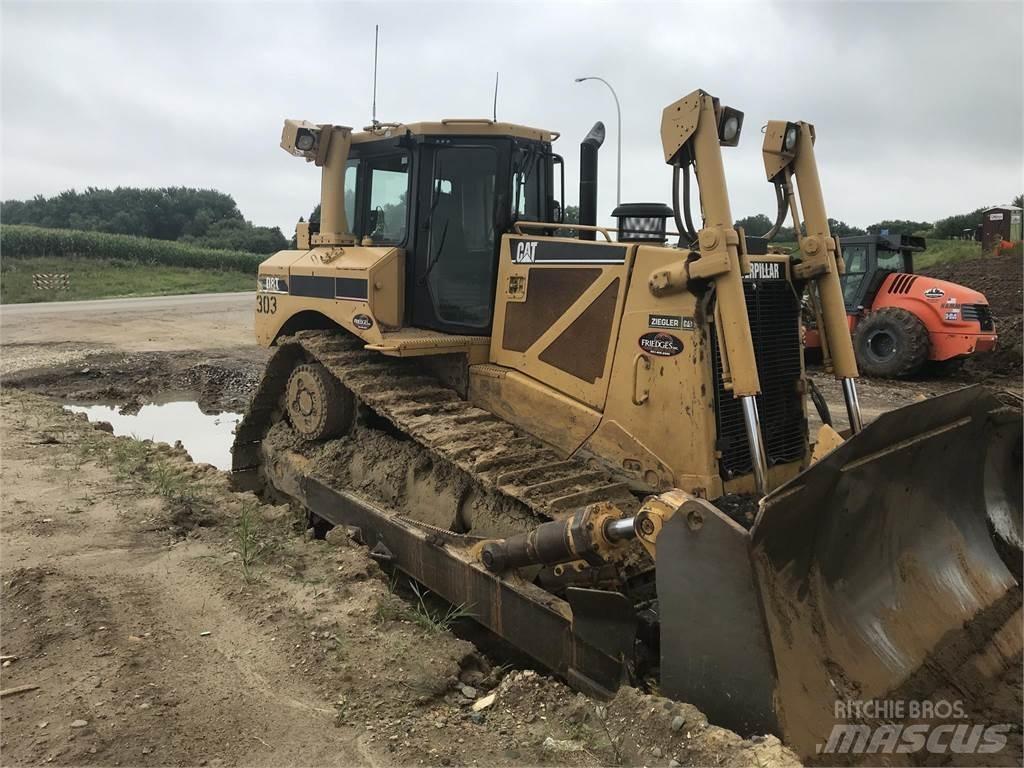 CAT D8T Buldožeri guseničari