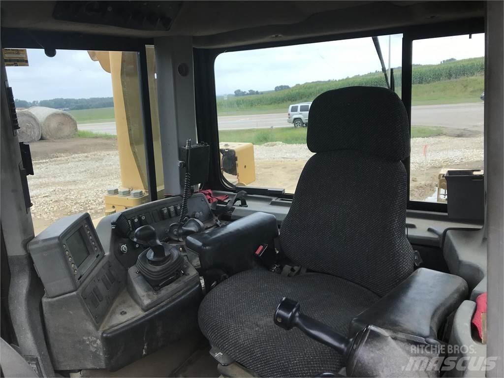 CAT D8T Buldožeri guseničari