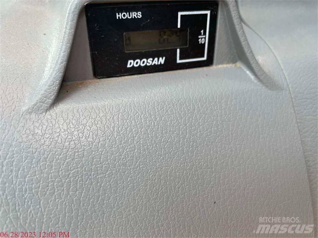 Doosan DX140 LC-5 Bageri guseničari