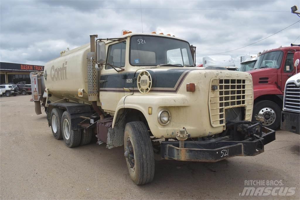 Ford L8000 Kamioni cisterne