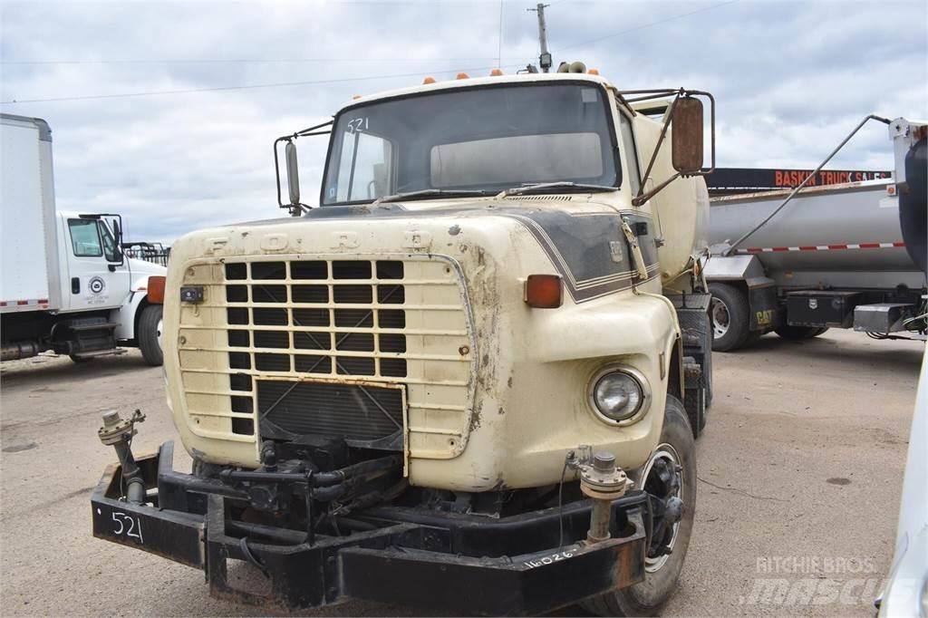 Ford L8000 Kamioni cisterne