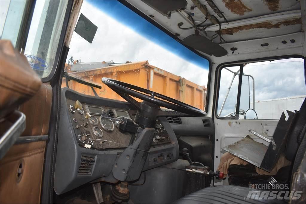 Ford L8000 Kamioni sa kranom
