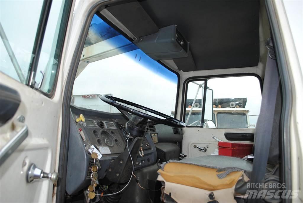 Ford L8000 Kamioni cisterne