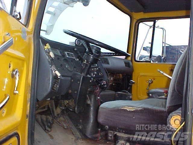 Ford L8000 Kamioni cisterne