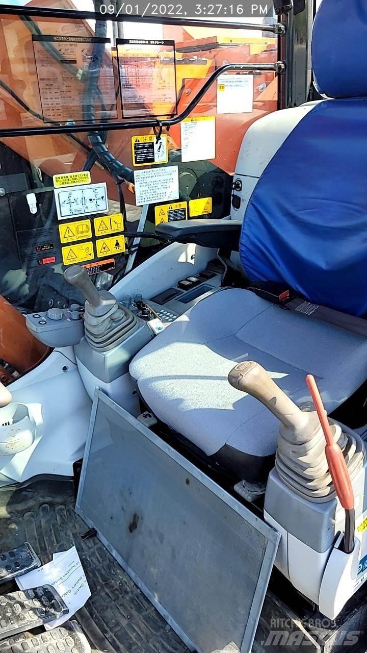 Hitachi ZX225US-6 Bageri guseničari
