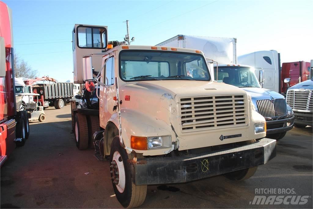 International 4700 Kamioni sa kranom
