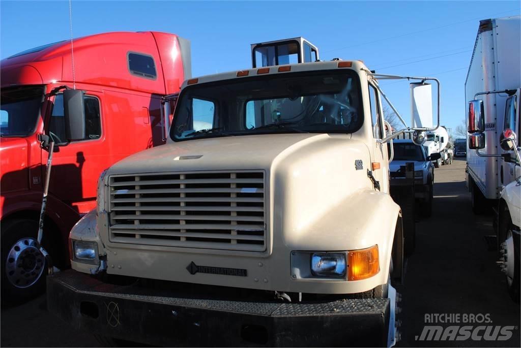 International 4700 Kamioni sa kranom