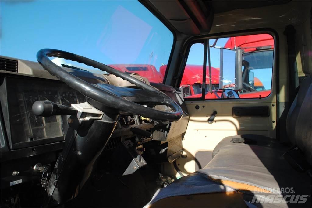 International 4700 Kamioni sa kranom