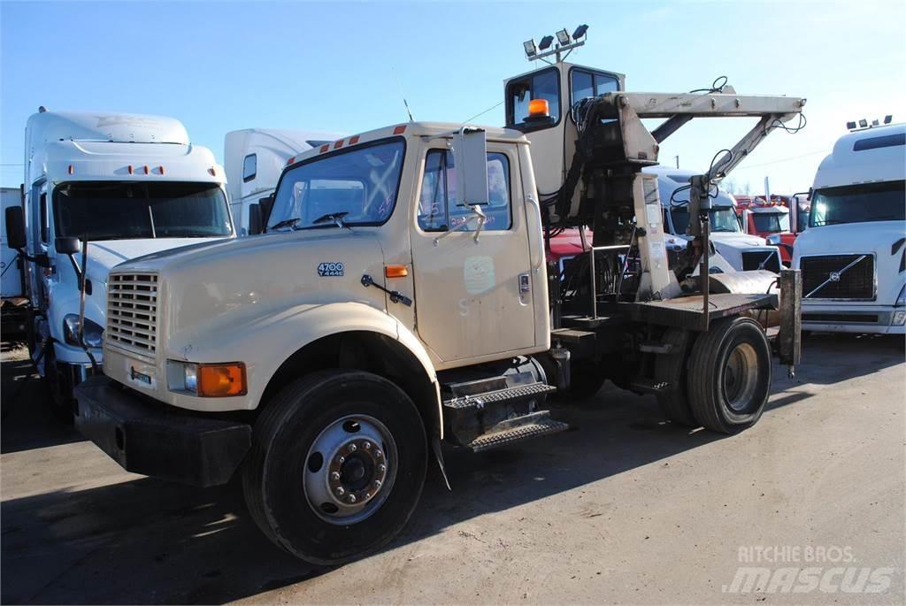 International 4700 Kamioni sa kranom
