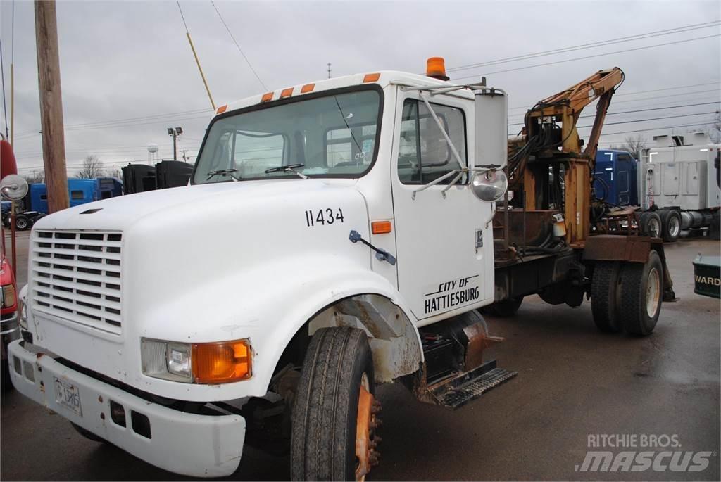 International 4700 Kamioni sa kranom