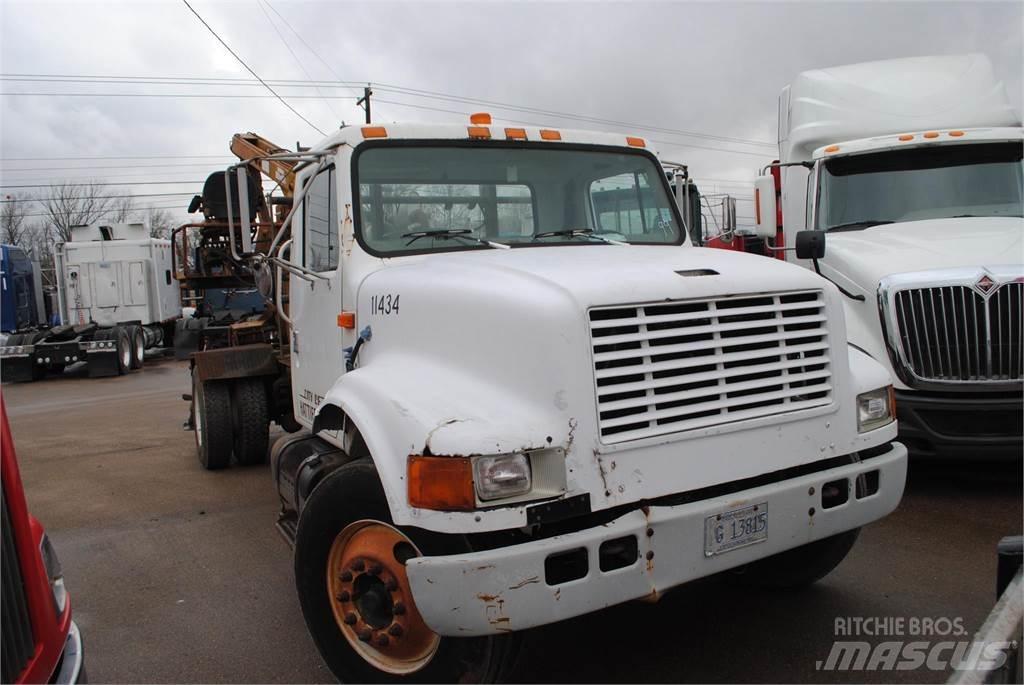 International 4700 Kamioni sa kranom