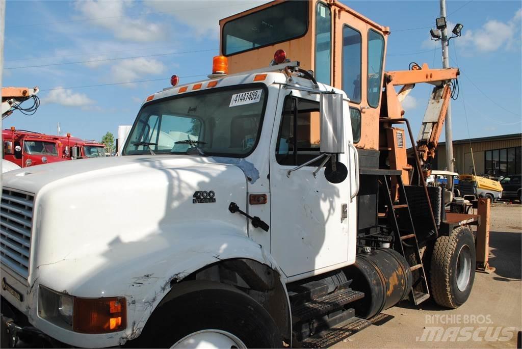 International 4700 Kamioni sa kranom