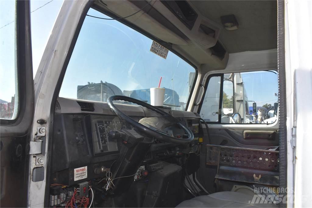 International 4900 Kamioni sa kranom
