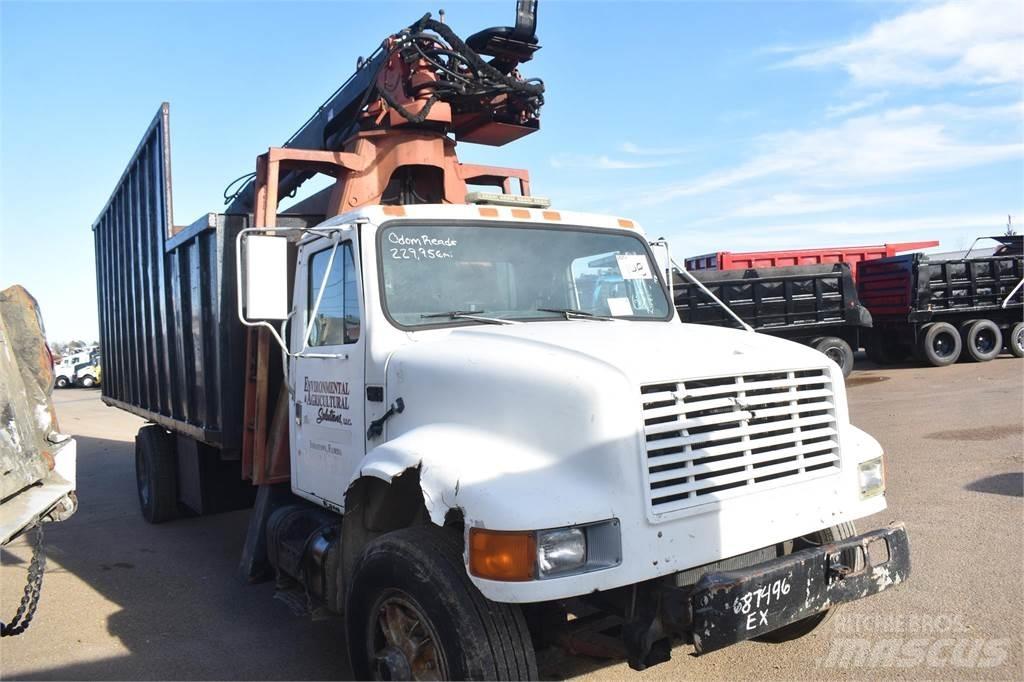 International 4900 Kamioni sa kranom