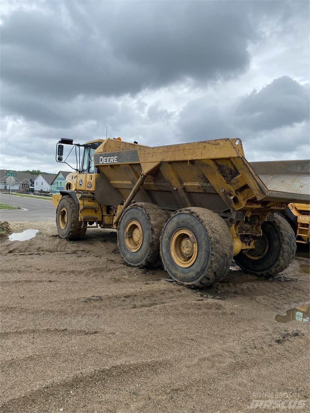 John Deere 300D Zglobni damperi