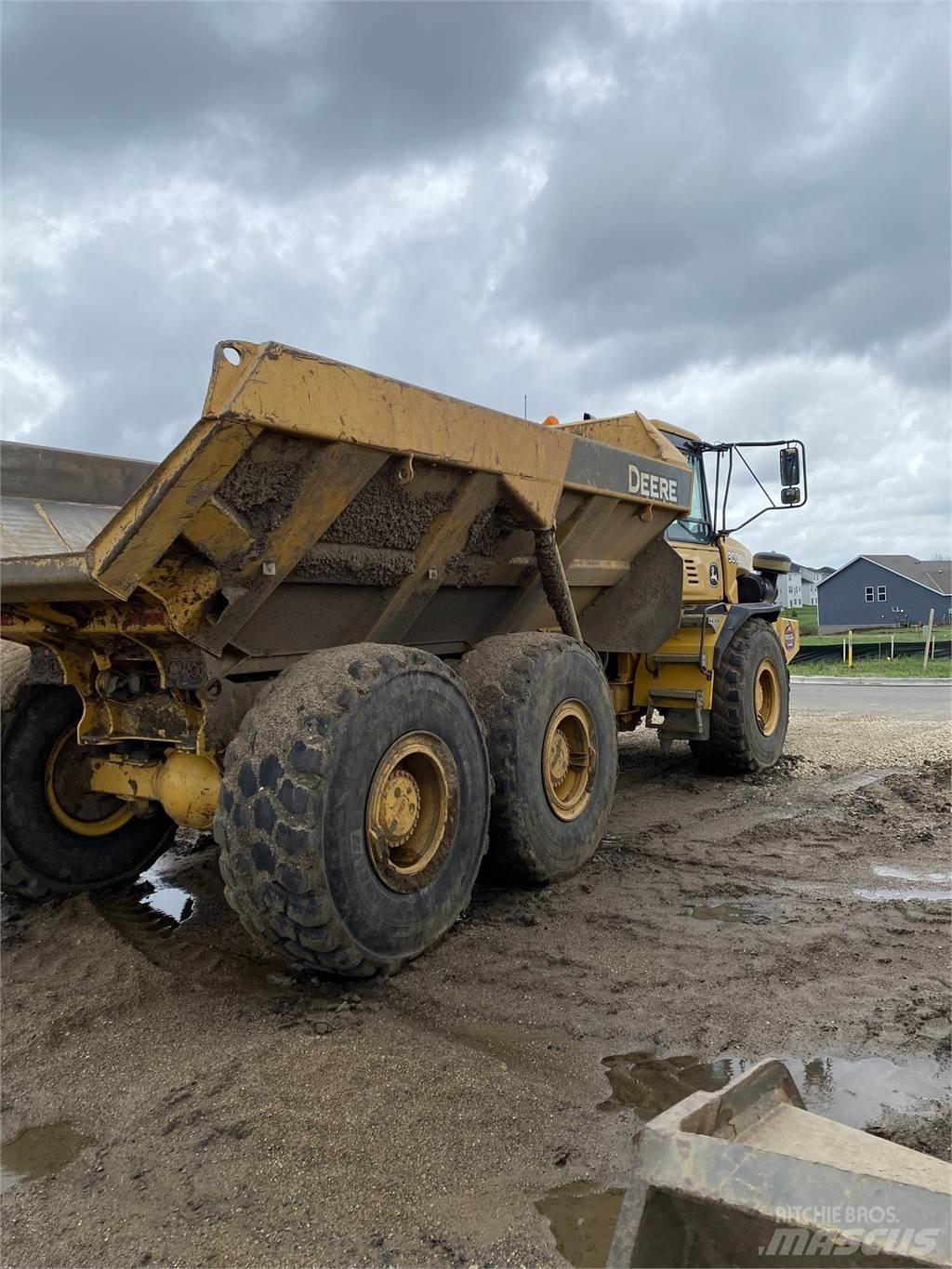 John Deere 300D Zglobni damperi