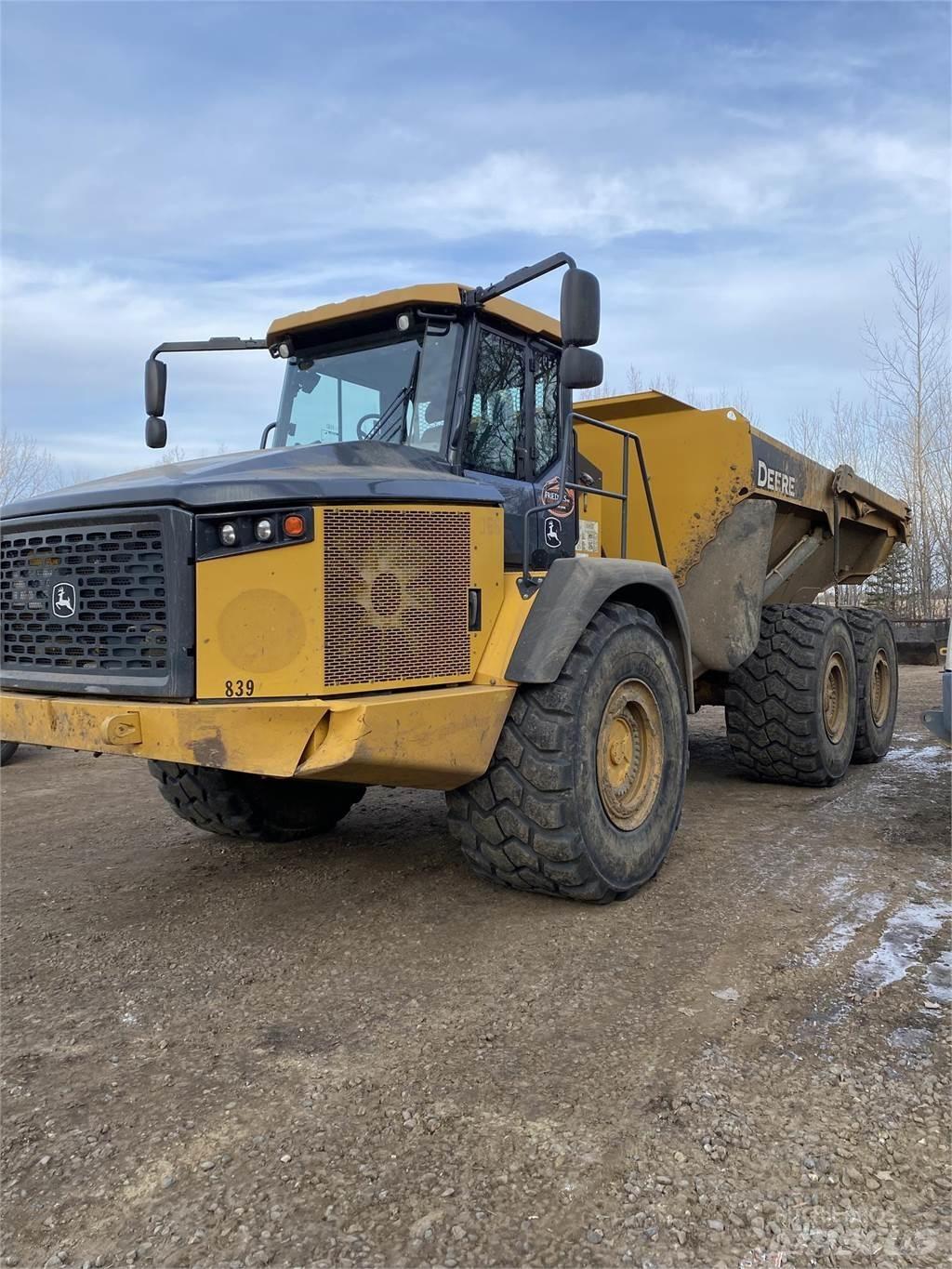 John Deere 410E Zglobni damperi