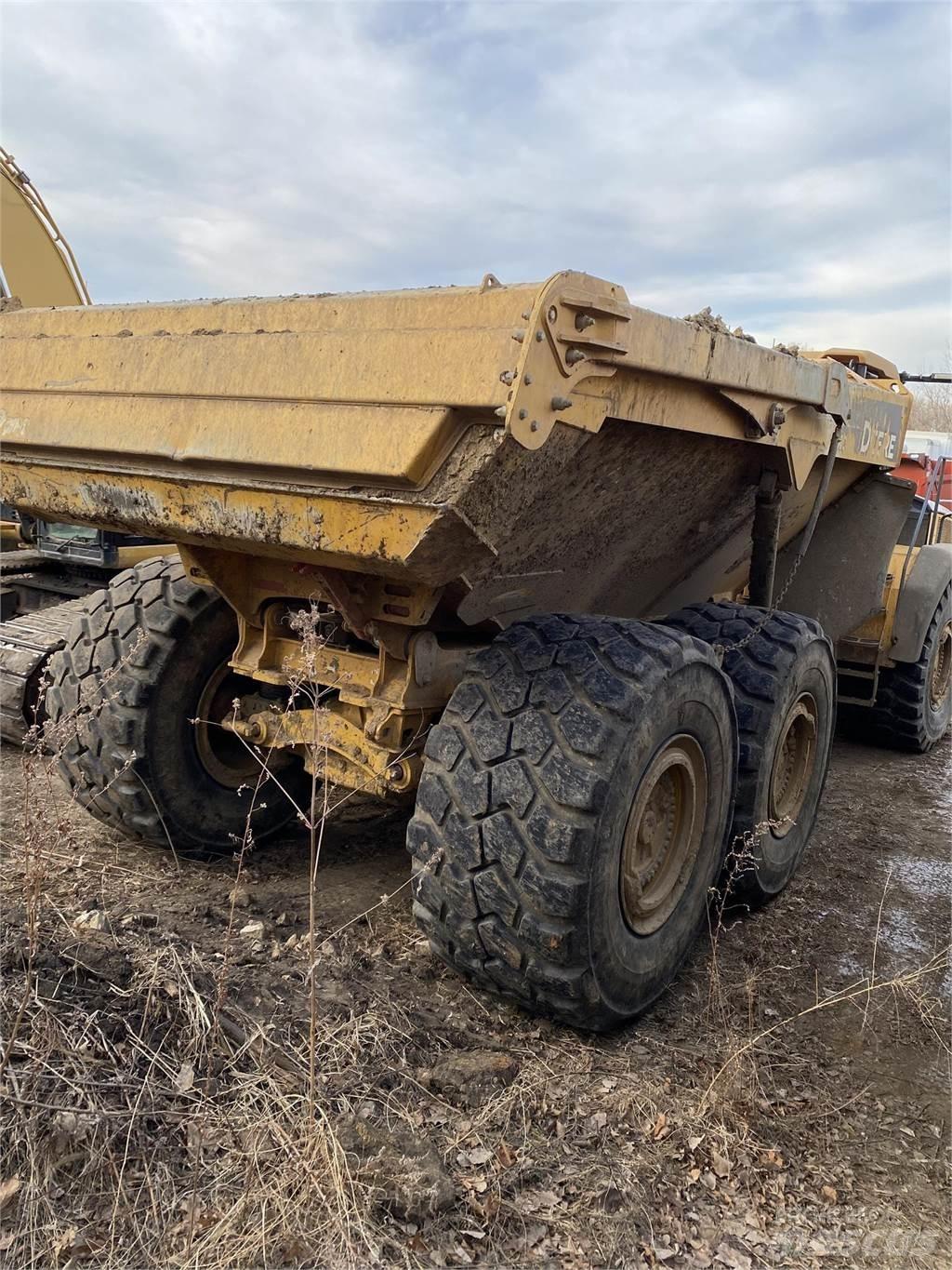 John Deere 410E Zglobni damperi