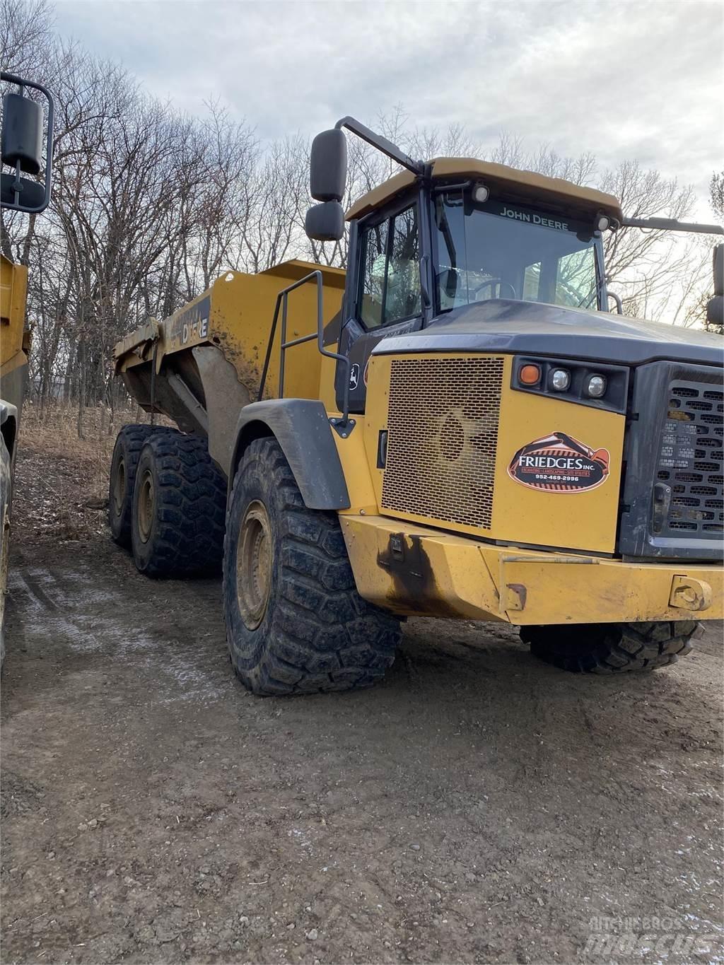 John Deere 410E Zglobni damperi